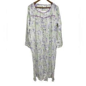 NWT Eileen West Lilac Bouquet Long Sleeve Nightgown Robe